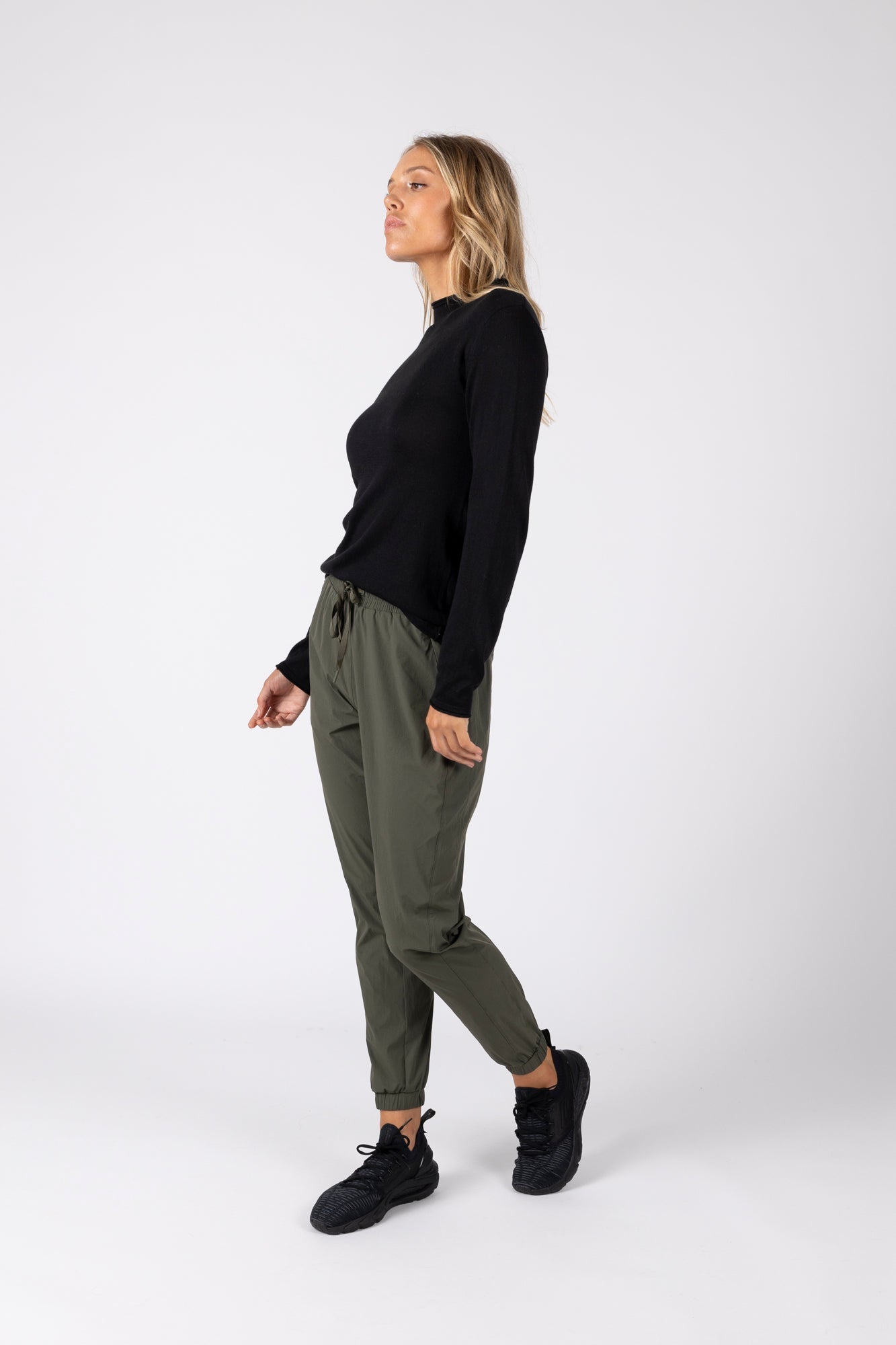 Sunday Funnel Neck - Black