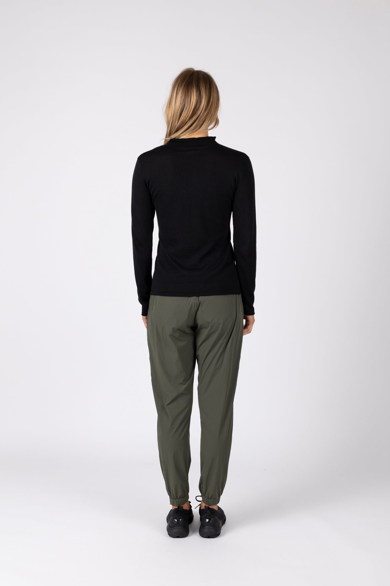 Sunday Funnel Neck - Black