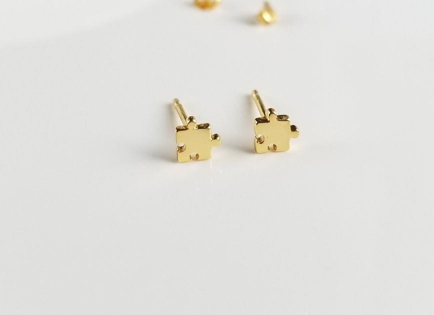 Beloved Classic Studs - Gold