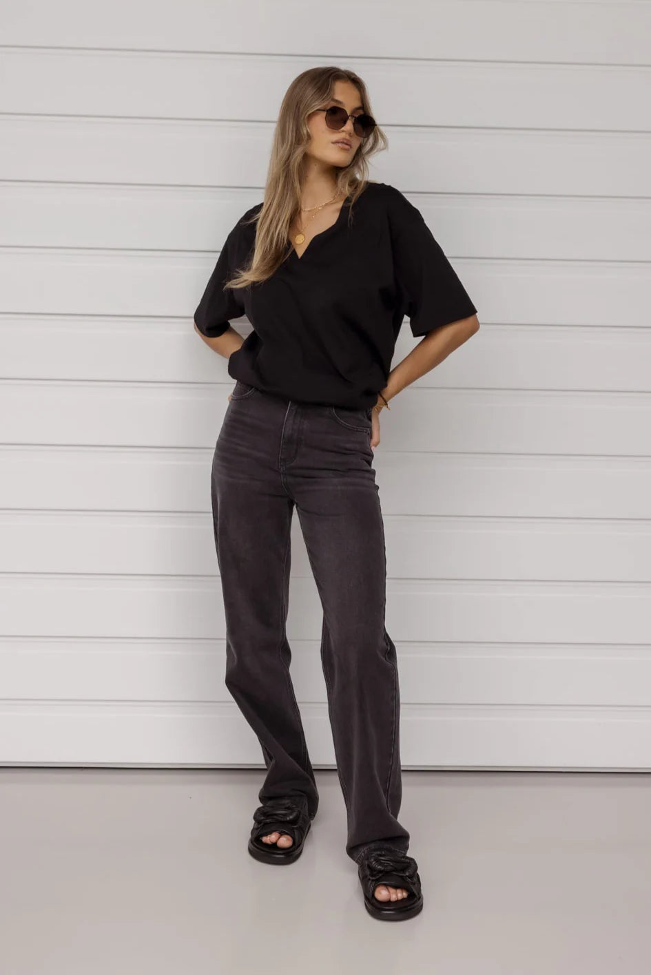 Nix V-Neck T-Shirt - Black