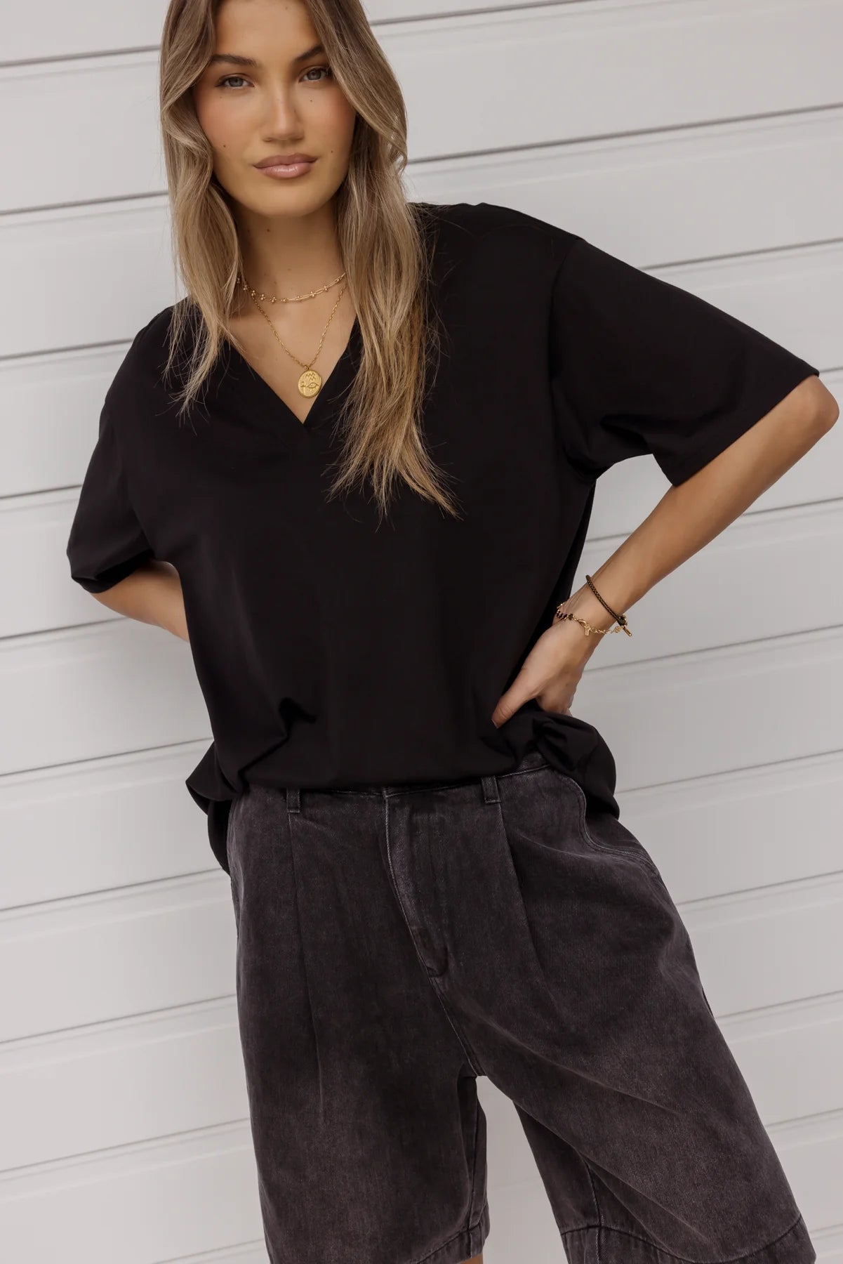 Nix V-Neck T-Shirt - Black