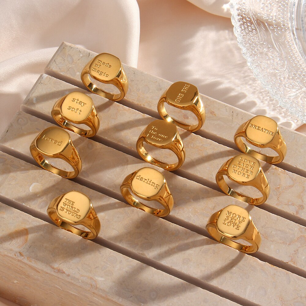 Heartfelt Signet Ring - Love Each Other More - Gold